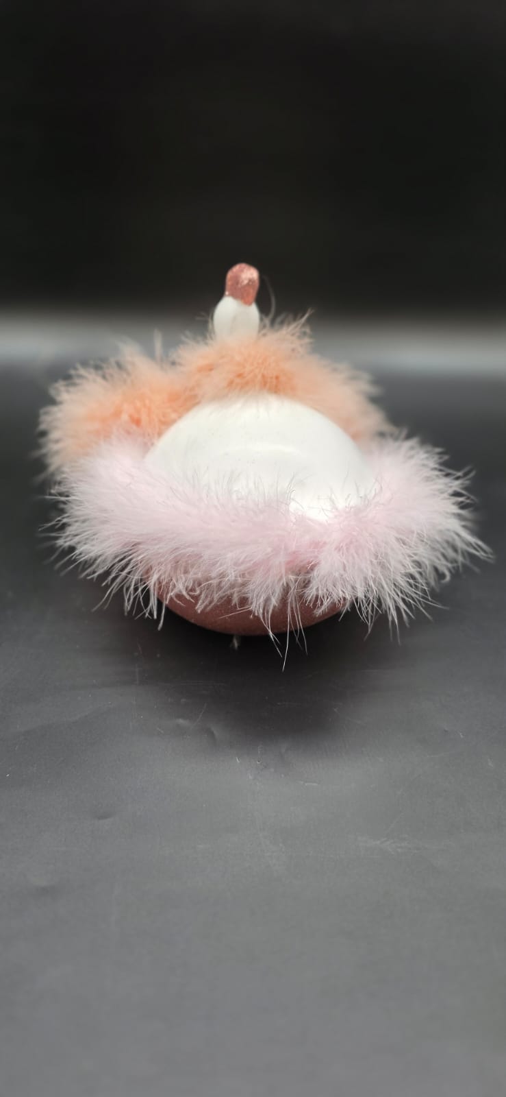 J-Line Deko-Huhn Diva mit Federn – Keramik Rosa/Weiß 22 cm