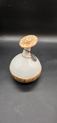 J-Line Deko-Huhn Coconut Keramik 23 cm – Kokosnuss & Strohhut