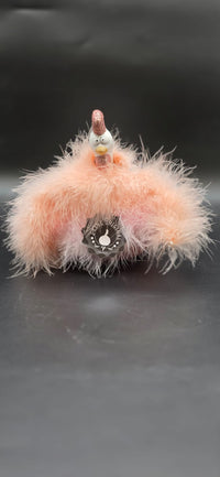 J-Line Deko-Huhn Diva mit Federn – Keramik Rosa/Weiß 22 cm
