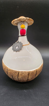J-Line Deko-Huhn Coconut Keramik 23 cm – Kokosnuss & Strohhut