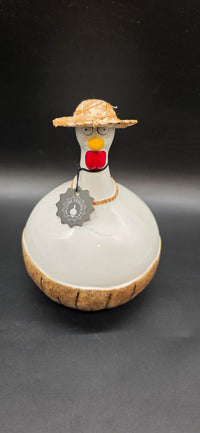 J-Line Deko-Huhn Coconut Keramik 23 cm – Kokosnuss & Strohhut